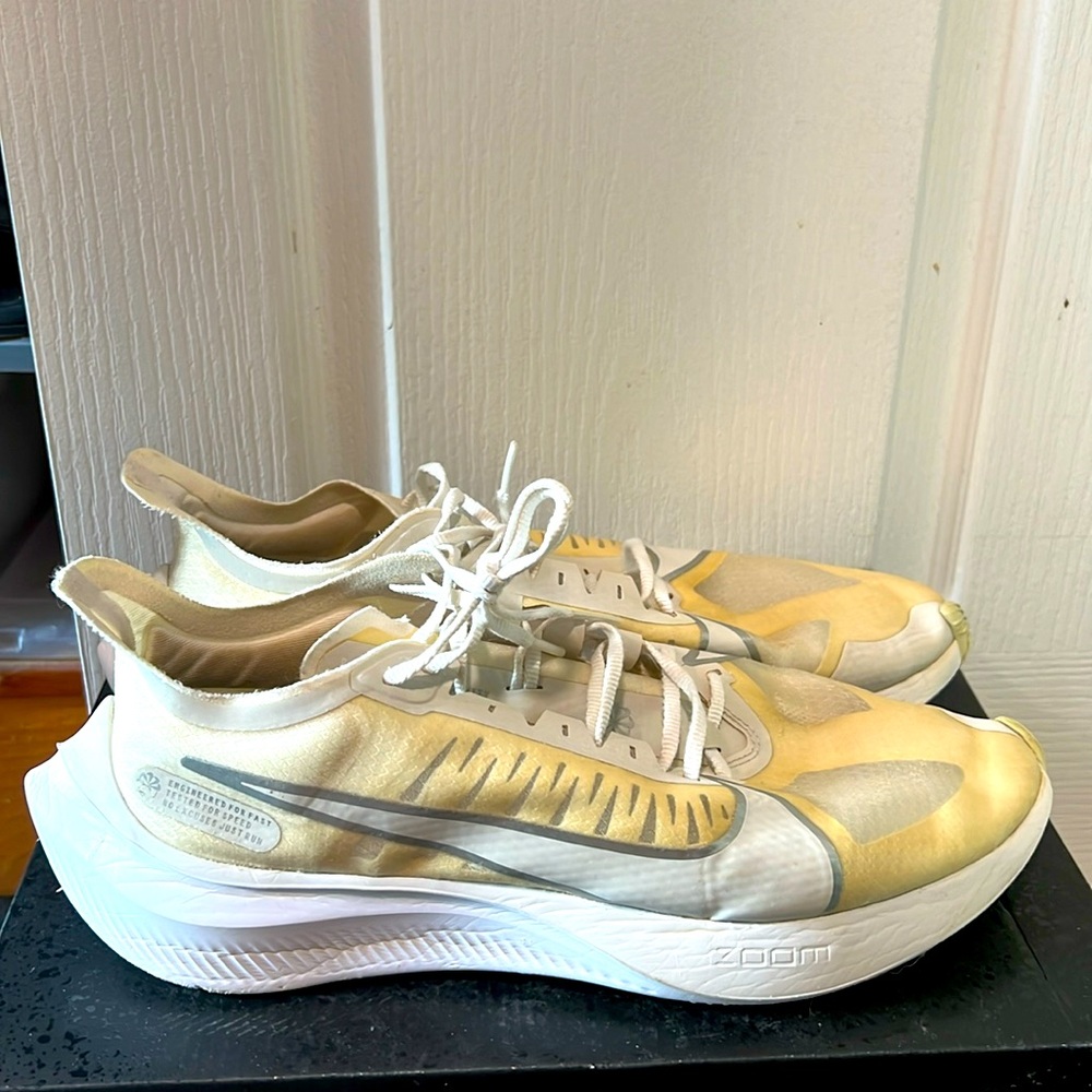 Lightweight Nike Zoom Gravity Running Shoe